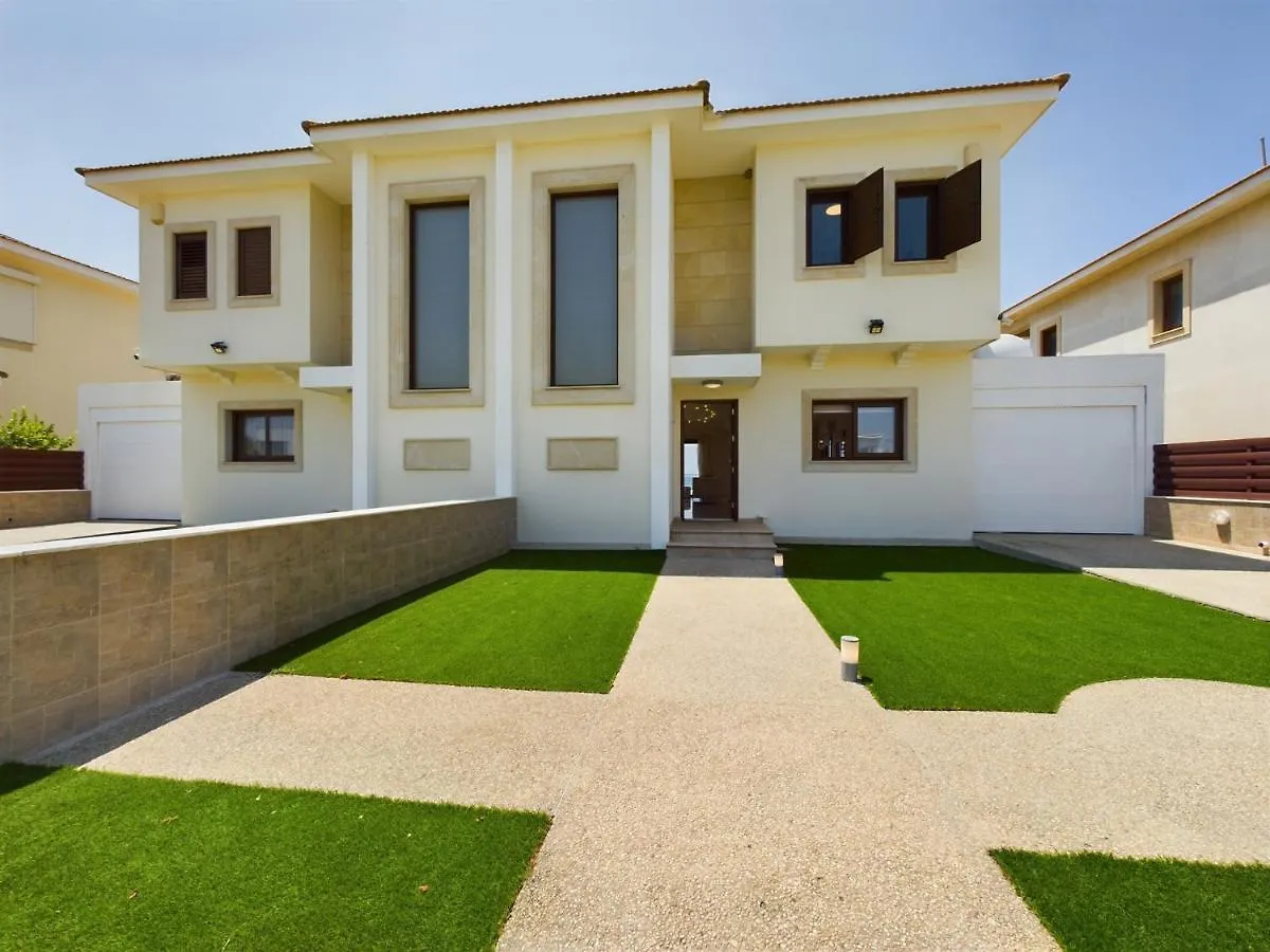 Villa Fabulous Beach Front House With Pool Larnaca