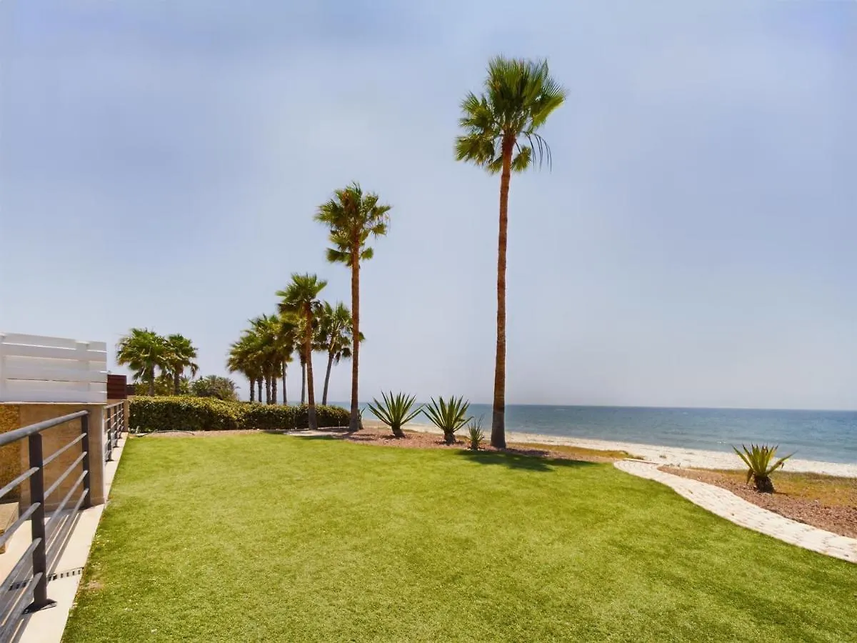 Fabulous Beach Front House With Pool Larnaca 0*,