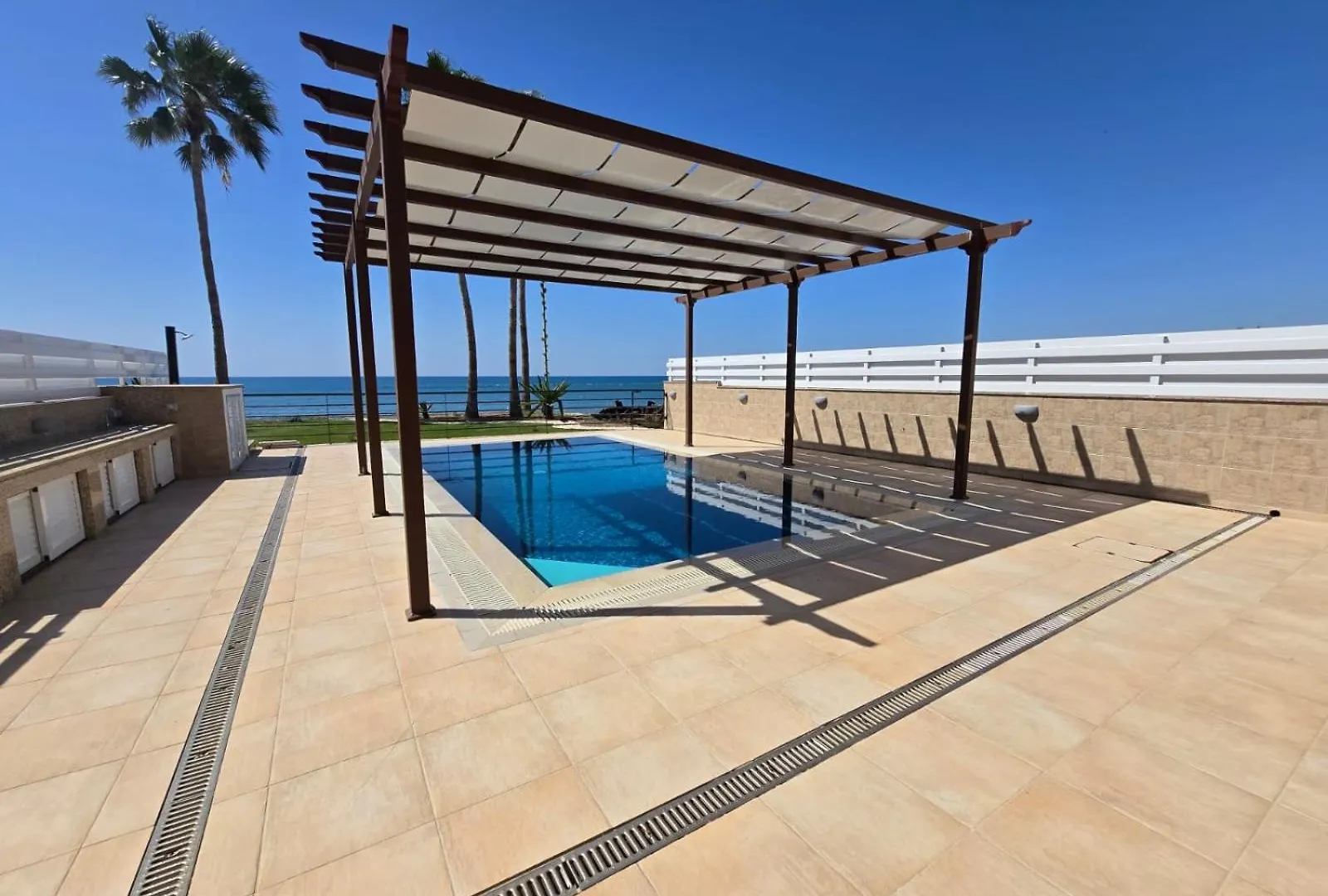 Villa Fabulous Beach Front House With Pool Larnaca