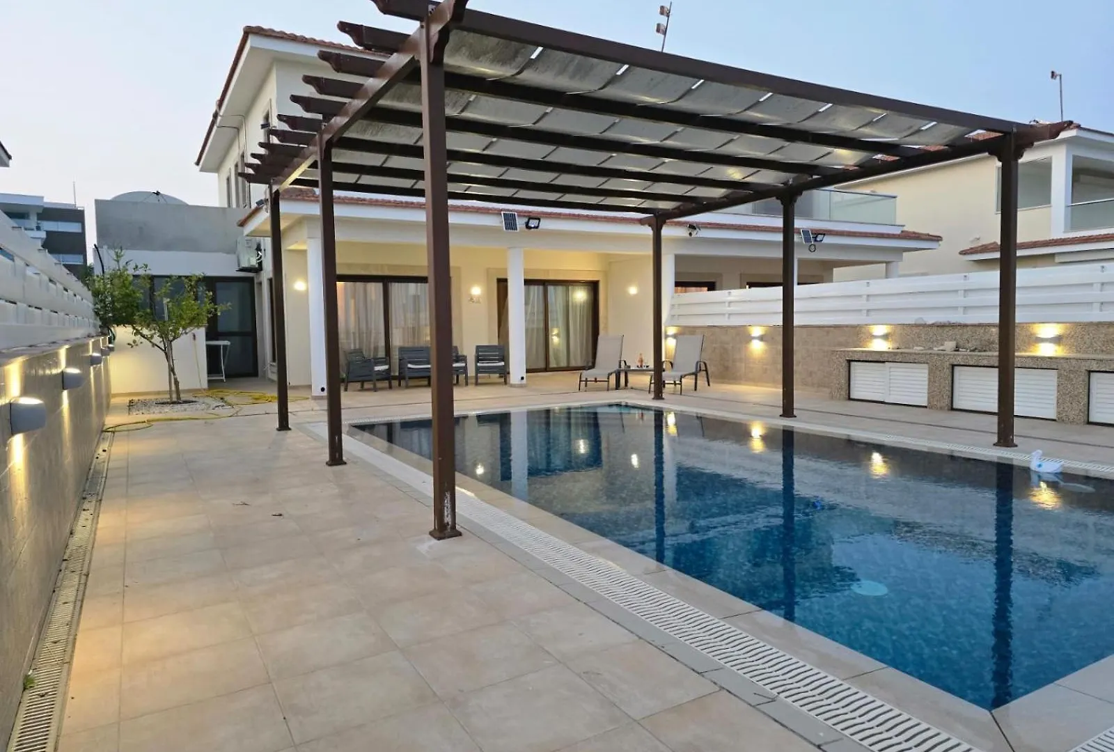 Fabulous Beach Front House With Pool Larnaca