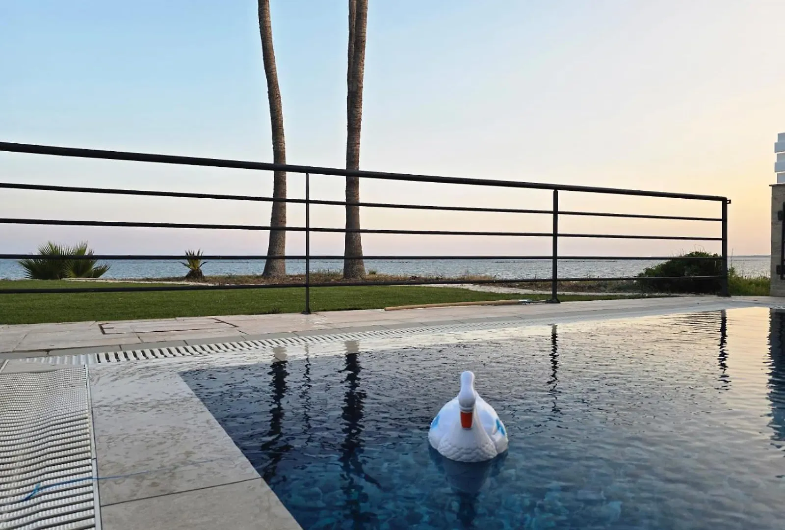 Fabulous Beach Front House With Pool Larnaca Cyprus