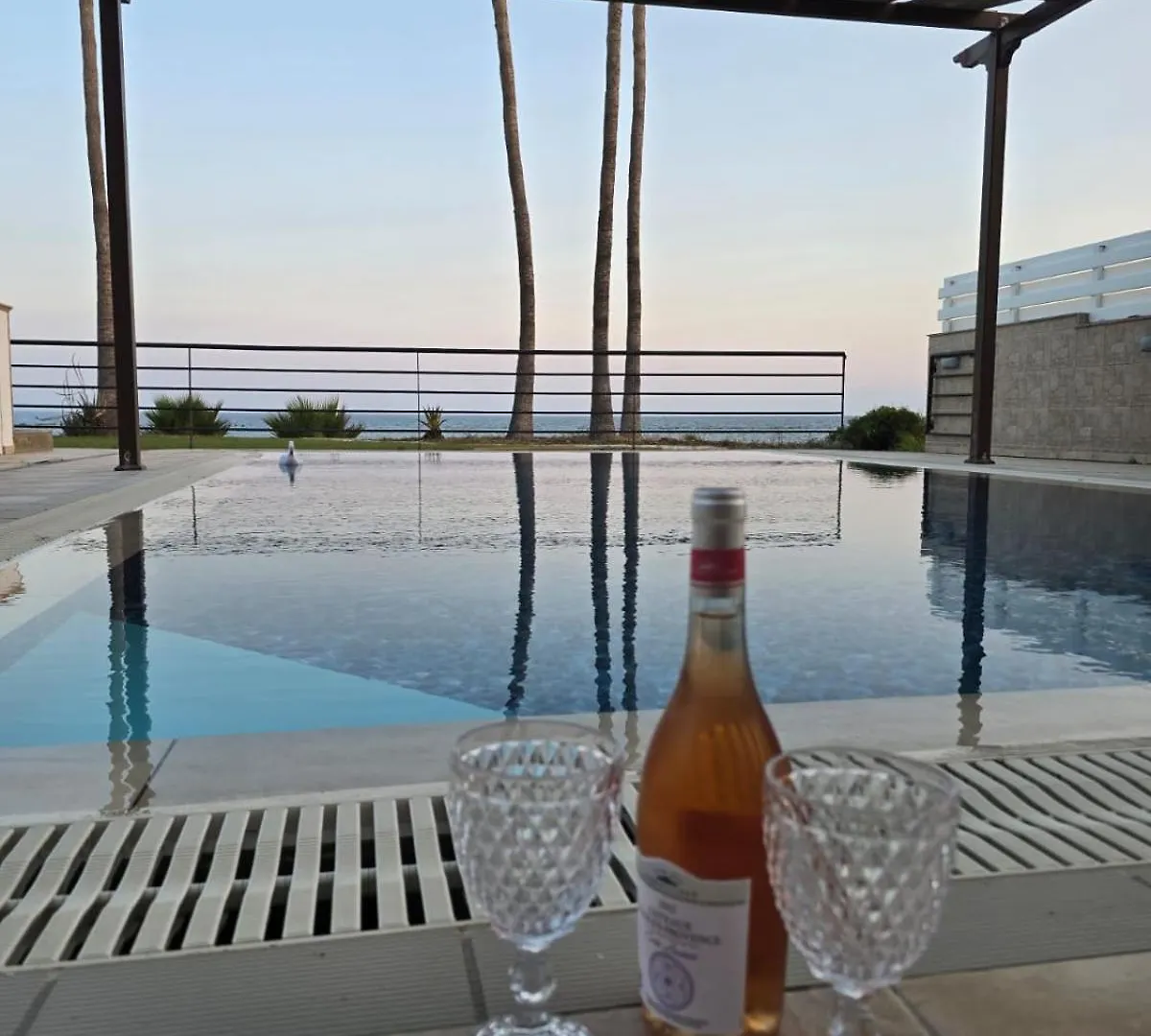 Villa Fabulous Beach Front House With Pool Larnaca