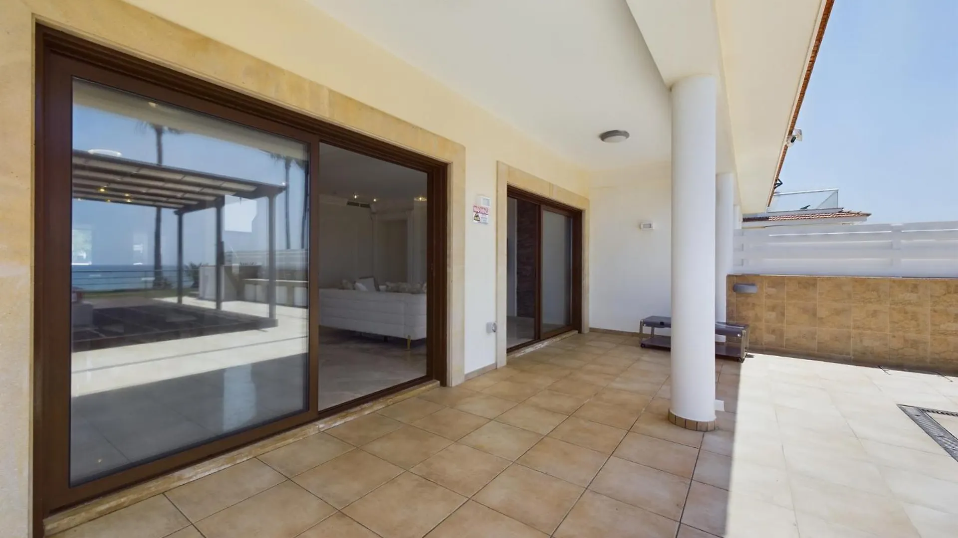 Fabulous Beach Front House With Pool Larnaca 0*,